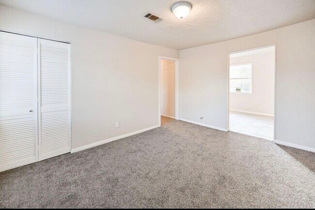 Foto del edificio - 9306 Chesterfield Dr