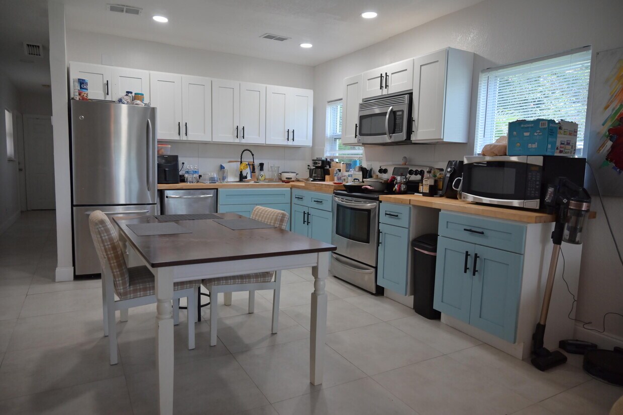 Foto principal - 1331 NW 3rd St
