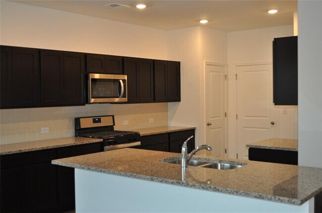 Foto del edificio - 5745 Thornton Dr