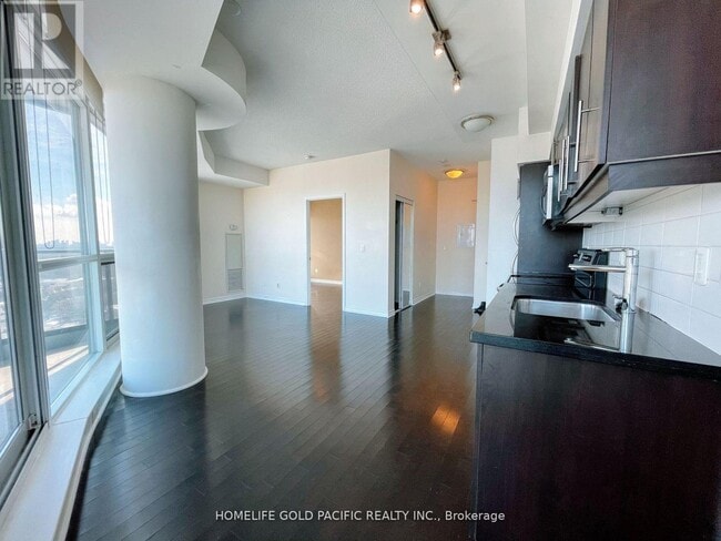 Building Photo - 2885 Bayview Ave