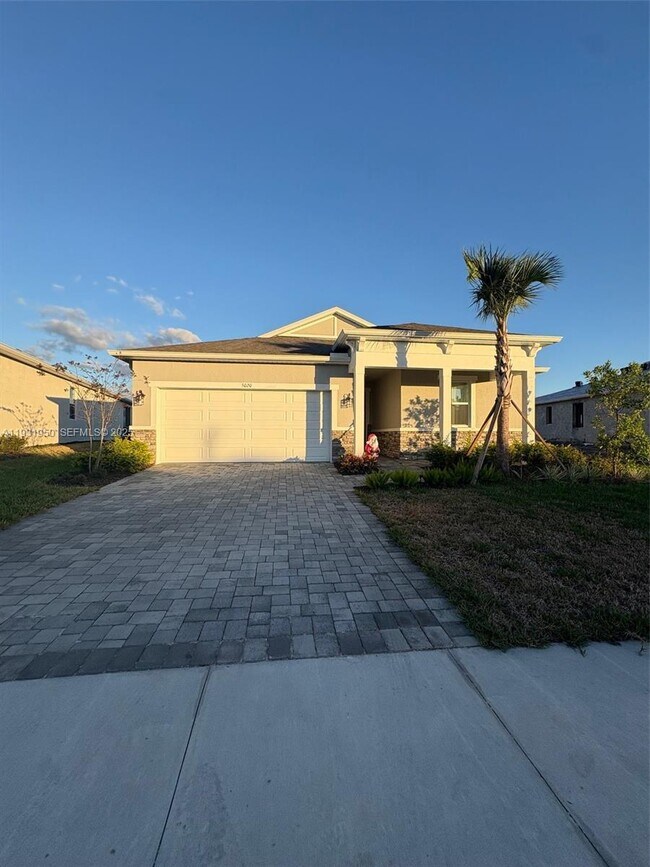 Foto del edificio - 5020-5124 Ave E