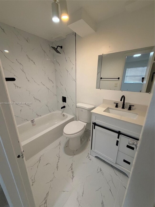 Foto del edificio - 8060 N Colony Cir