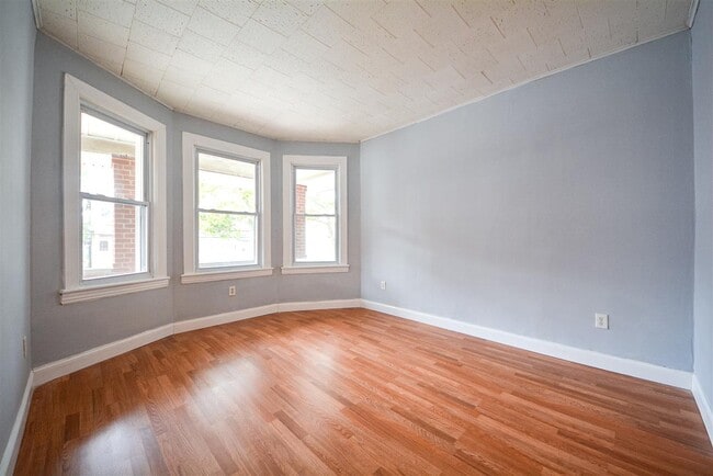 Building Photo - 133 W 28th St