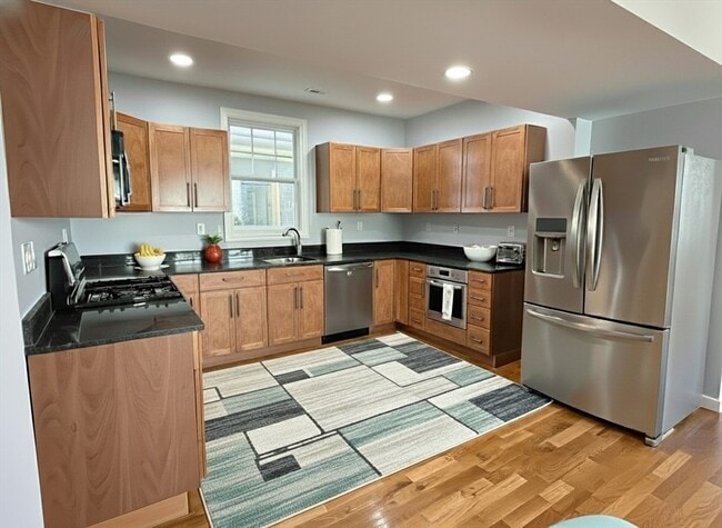 Building Photo - 16 Melbourne St