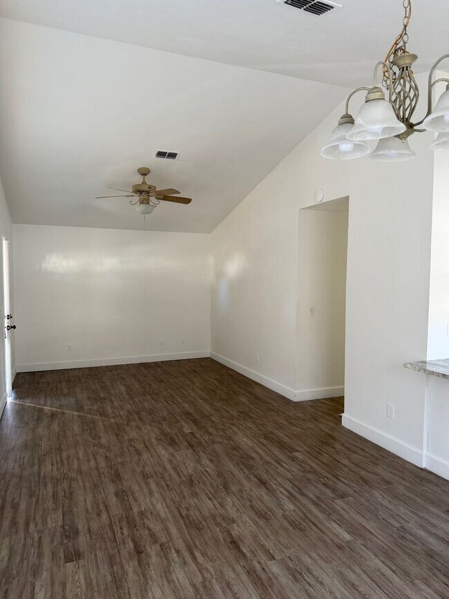 Building Photo - Recently renovated 3/2 on Balkin Rd