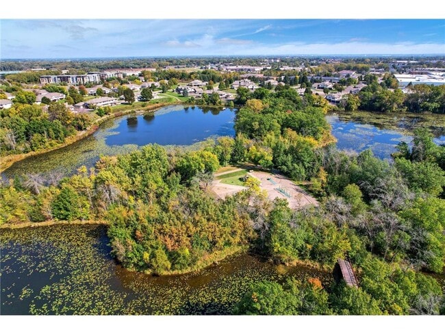 Foto del edificio - 5505 Orleans Ln N