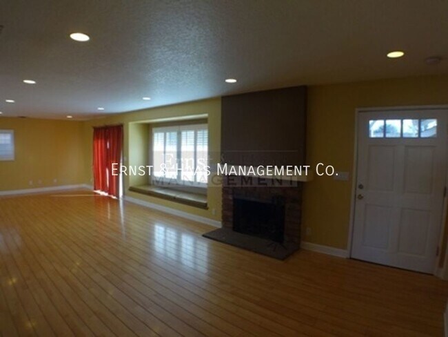 Building Photo - Beautiful Rossmoor Home with Spa!