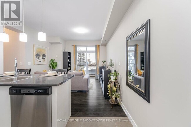 Photo du bâtiment - 406-2490 OLD BRONTE Rd