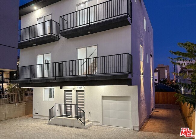 Foto del edificio - 5338 Denny Ave