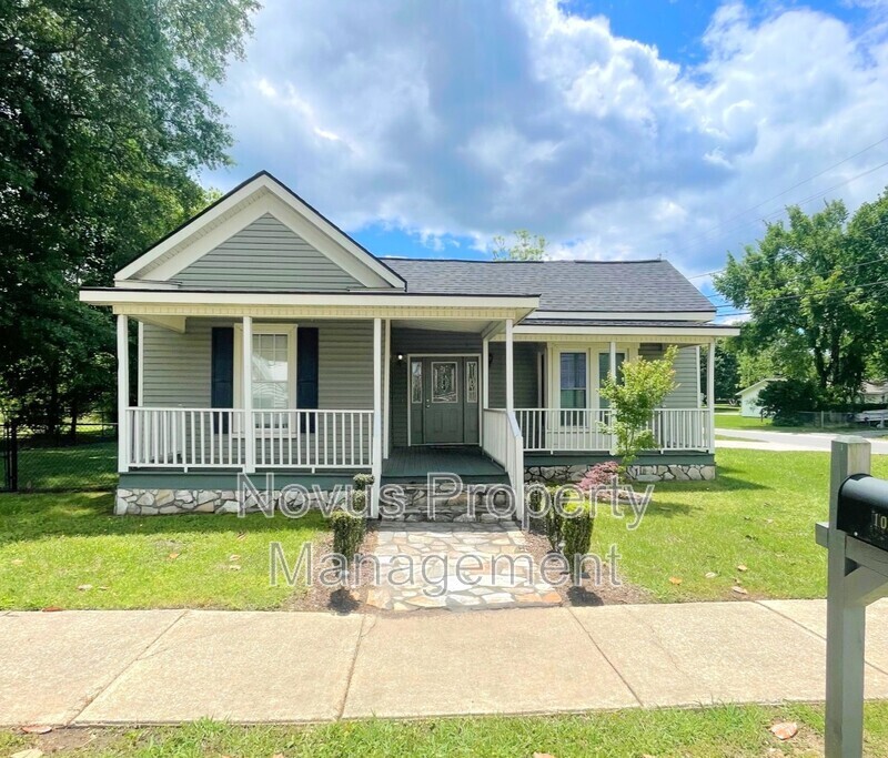 Primary Photo - 102 W Lipham St