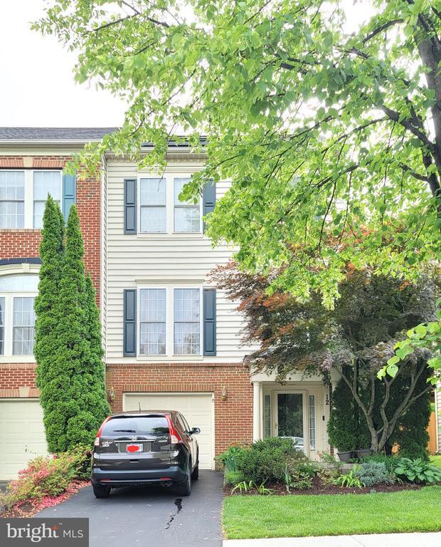 Building Photo - 12 Rockingham Ct