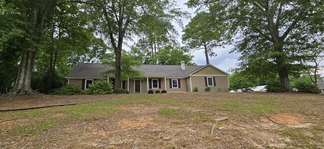Building Photo - 1117 Appian Way