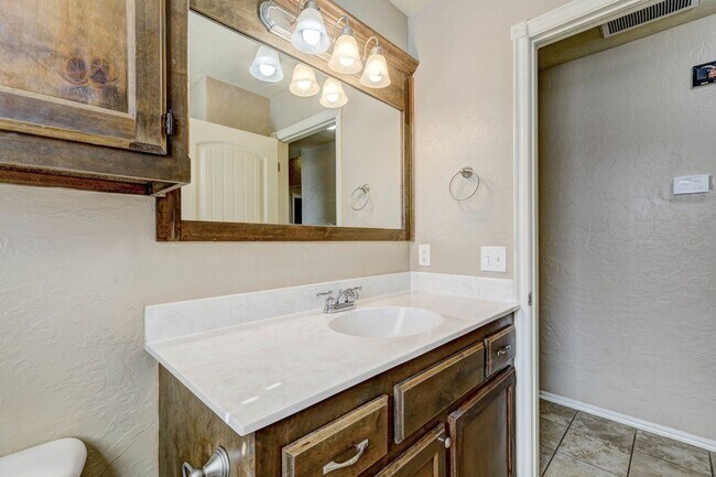 Foto del edificio - 917 N Barn Hill Way