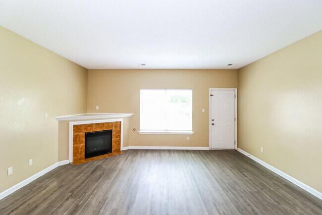 Foto del edificio - 4683 Waterfront Oak Dr