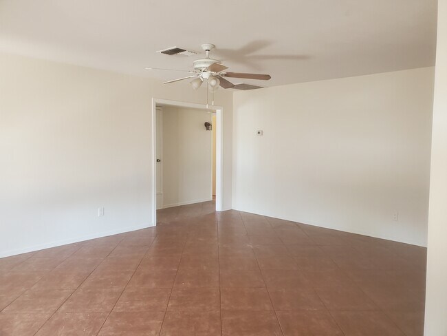 Foto del edificio - 3318 W Mariposa St