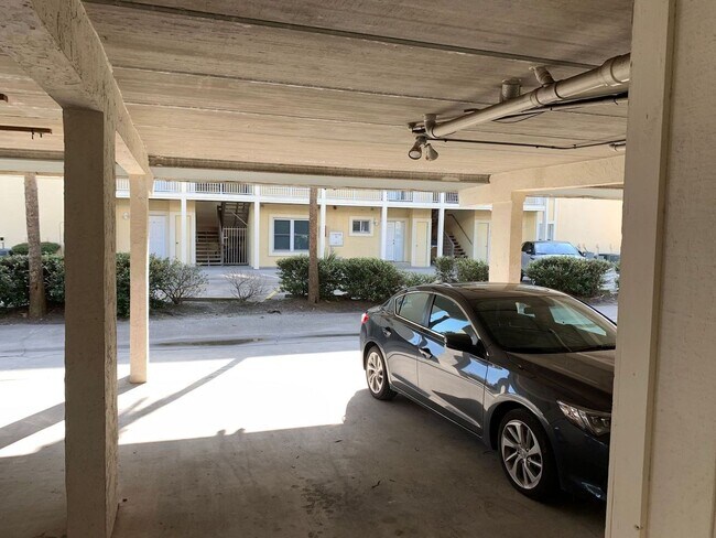 Building Photo - 2/2.5 Condo in Jacksonville Beach - 2 Minute Walk to the Beach! Storage Area, Covered Parking, Pe...