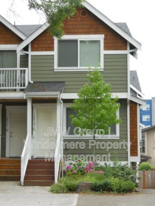 Foto principal - 12721 35th Ave NE