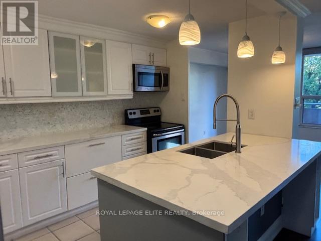 Photo principale - 3120-3120 Kirwin Ave