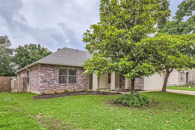 Building Photo - 2202 Milan Dr
