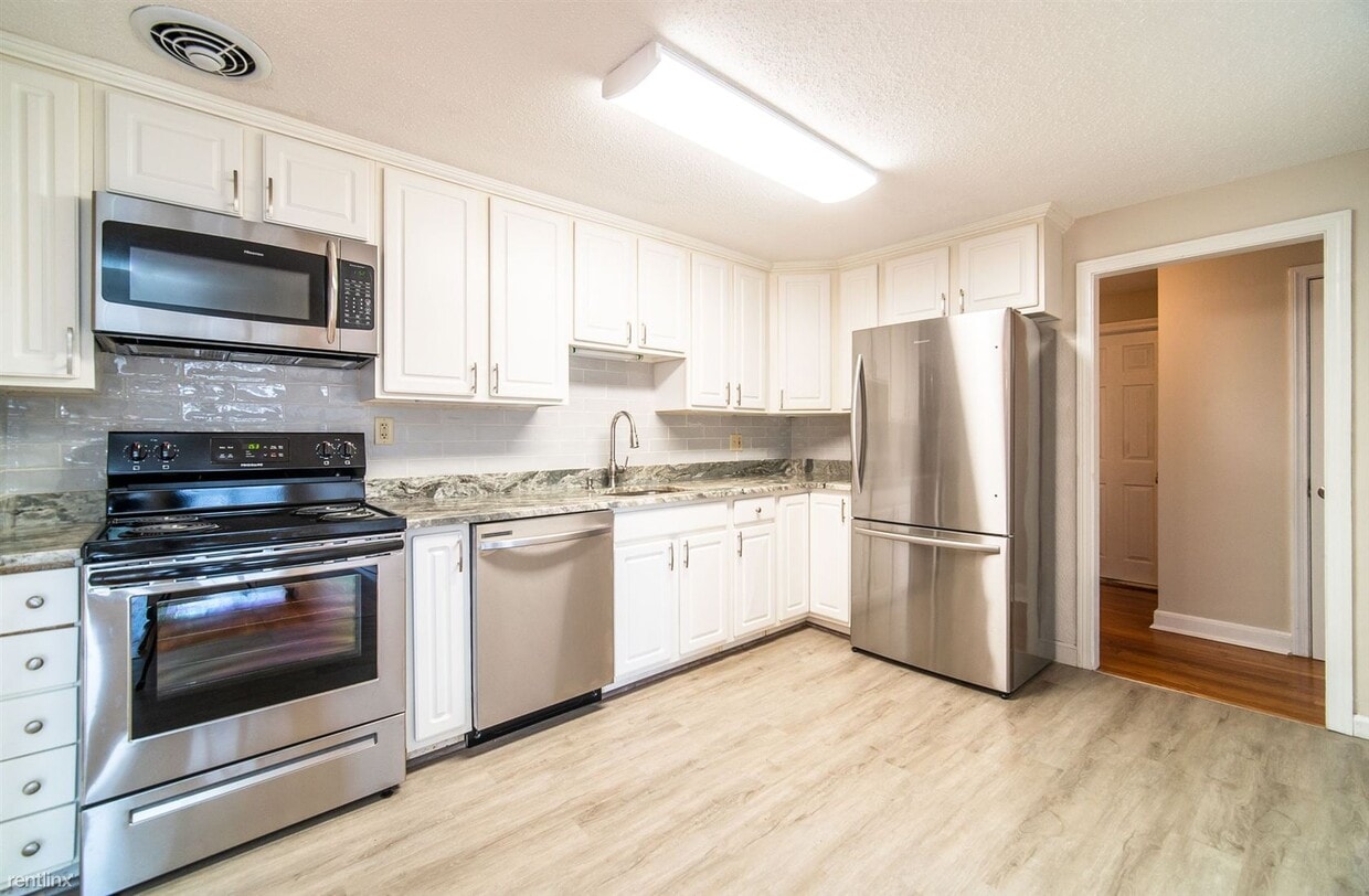 Primary Photo - 3 br, 2 bath House - 95 Knollwood Rd