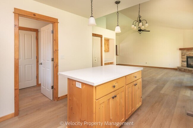 Building Photo - Beautifully remodeled single level home in...