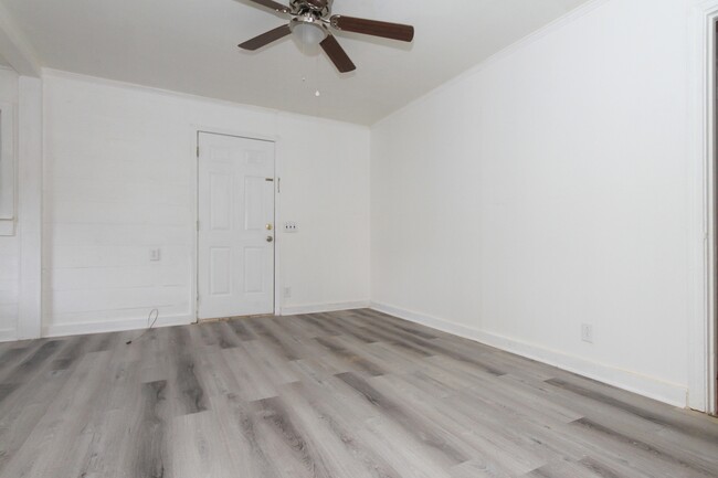 Foto del edificio - 1705 Lacy St