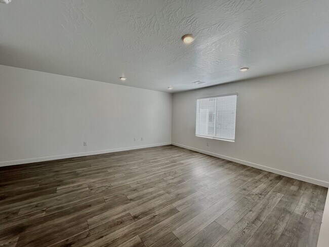 Building Photo - 317 W 2050 N