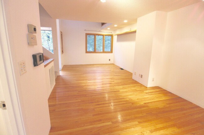 Building Photo - 17 Fresh Pond Plz