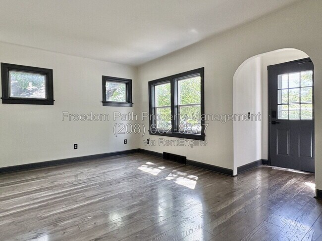 Foto del edificio - 912 N C St