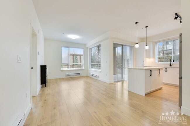 Photo du bâtiment - Stunning 2 Bed 2 Bath 893 Sqft Condo with Private Outdoor Patio for Rent in West Willoughby, Lang...