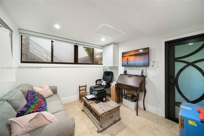 Foto del edificio - 10100 SW 90th Ave