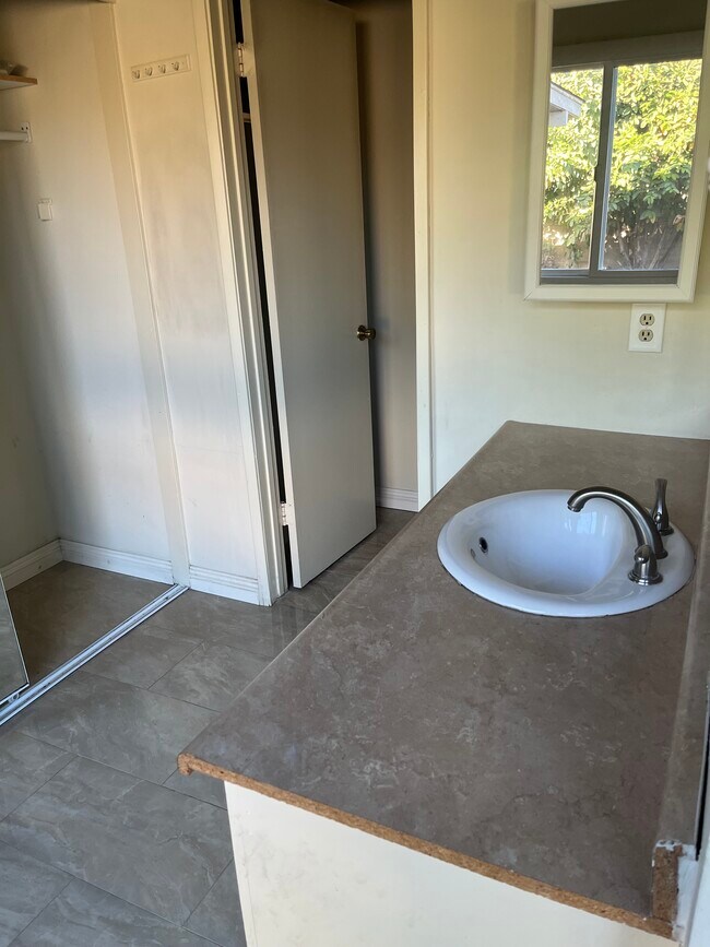 Foto del edificio - 18006 Pires Ave