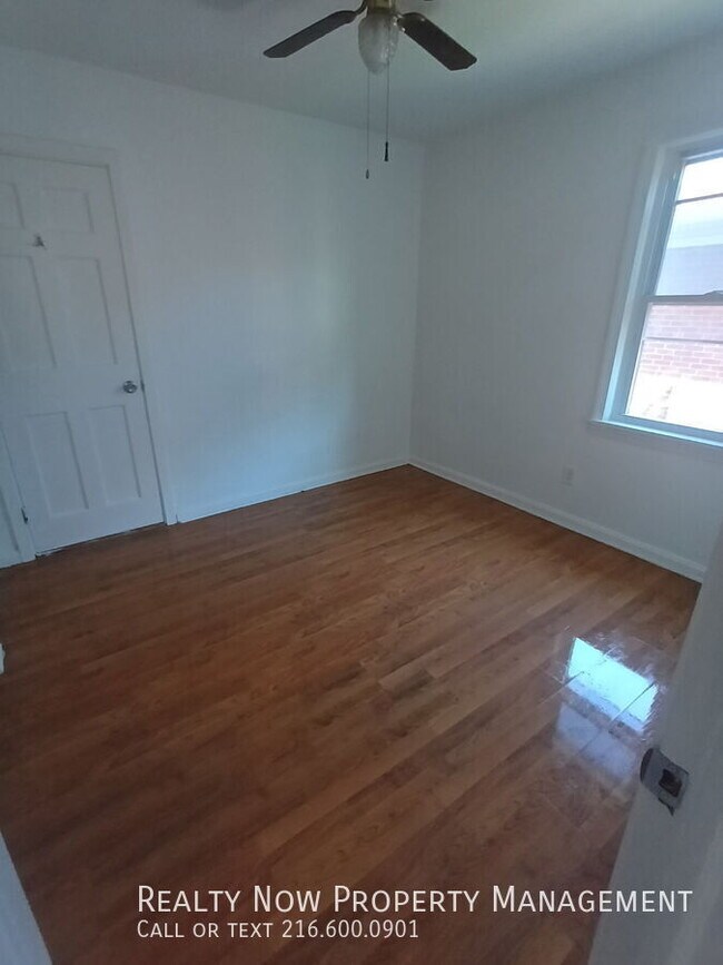 Foto del edificio - 3666 W 117th St