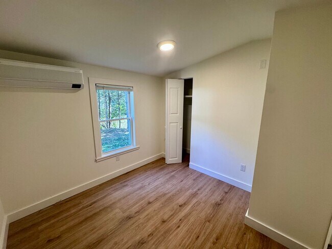 Foto del edificio - Renovated 2-bedroom Single Family in Dover, NH! | Heated Floors! | Washer/Dryer | Large Backyard ...