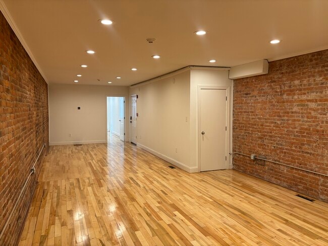 Building Photo - 265 Orange St