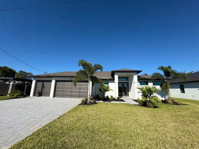 Foto del edificio - Brand New Construction Pool Home - 3 Beds + Den, 2 Baths, 3 Car Garage