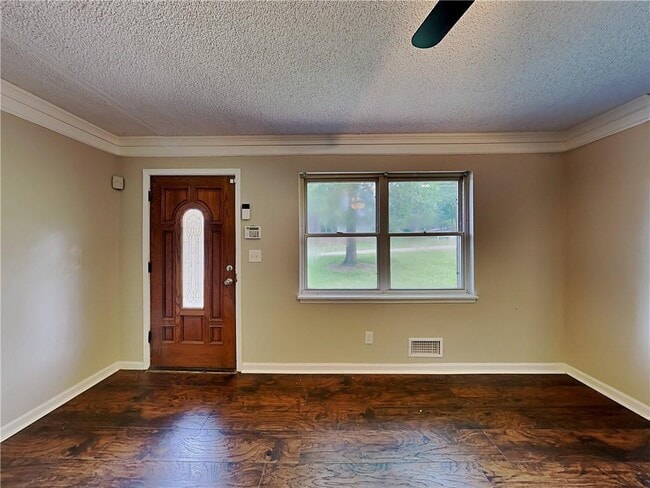 Building Photo - 575 Cherry Ln