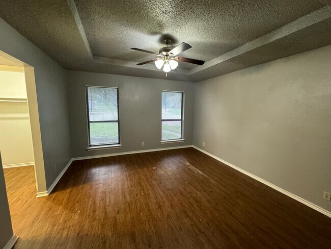Building Photo - 2115/2117 N Elm