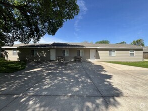 Building Photo - 2949 W Elm St