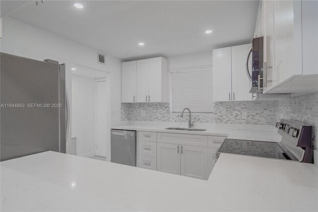 Foto del edificio - 2830 Riverside Dr