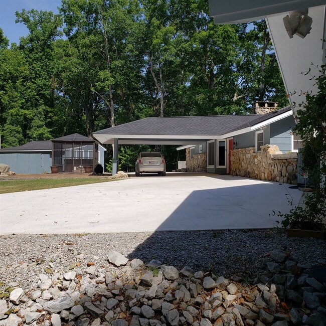 Building Photo - 3 br, 3.5 bath House - 416 De Armond Rd