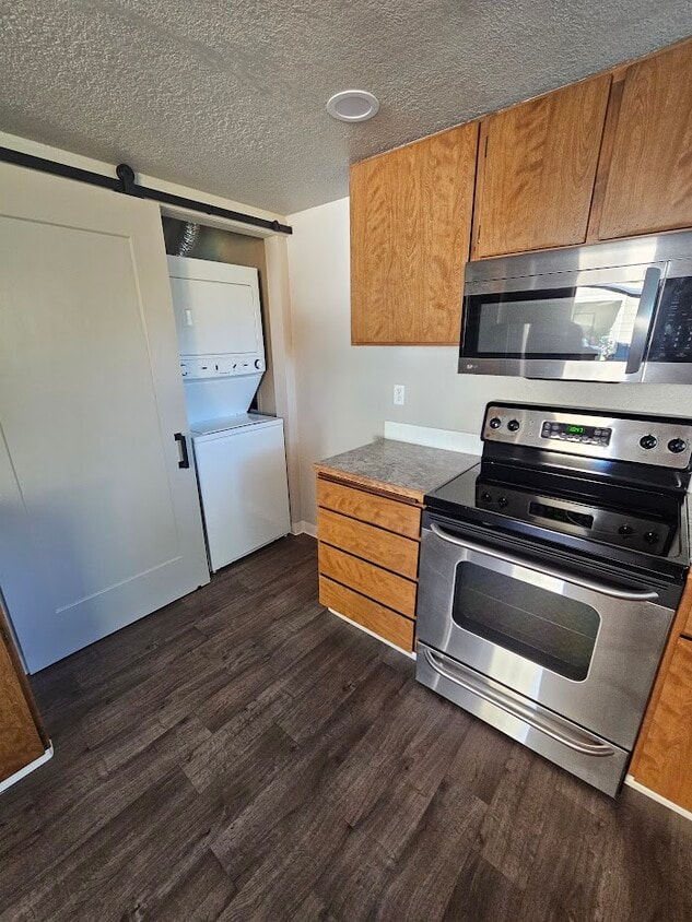 Primary Photo - 5891 N Streamside Pl