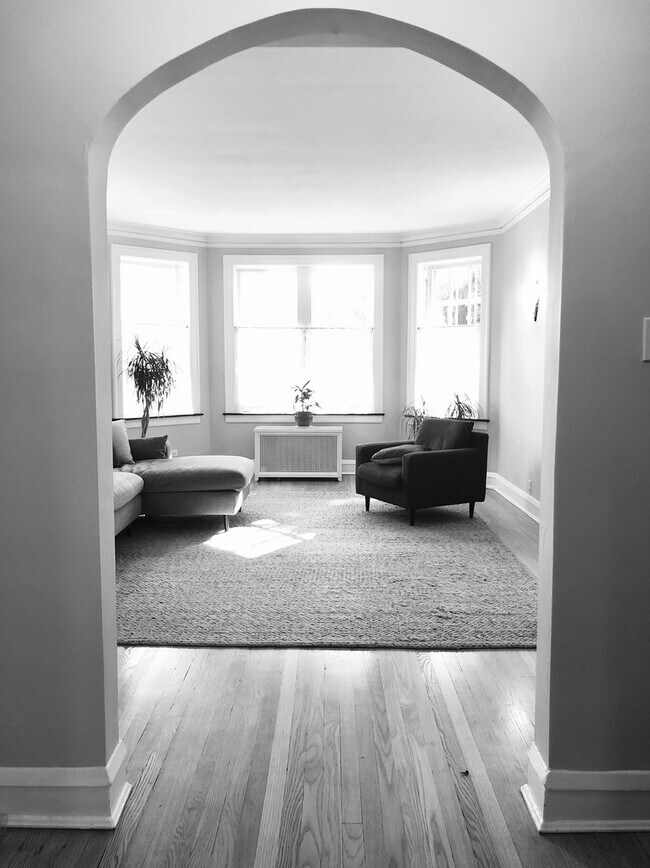Building Photo - 734 Hinman Ave