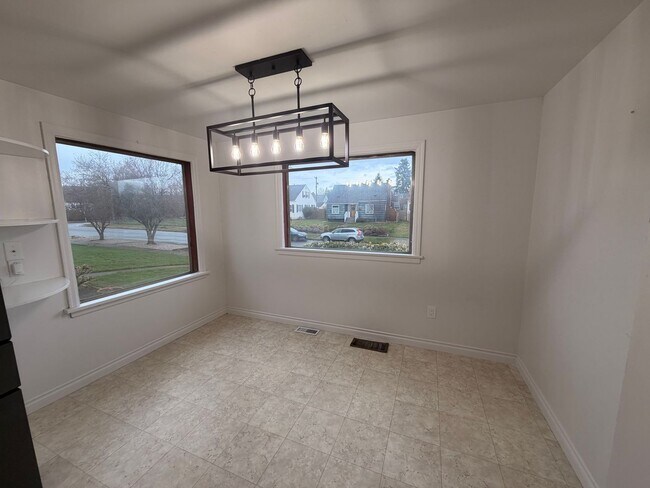 Building Photo - Quiet and Cozy 3 BD, 2 BA W/ 2 Car Garage in Tacoma!