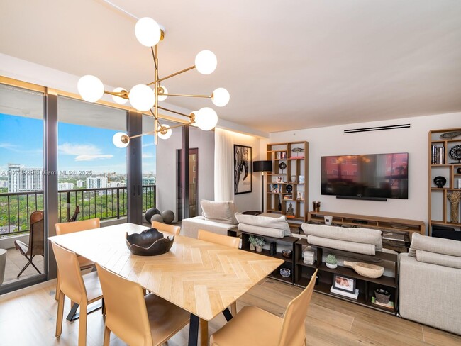Building Photo - 1581 Brickell Ave