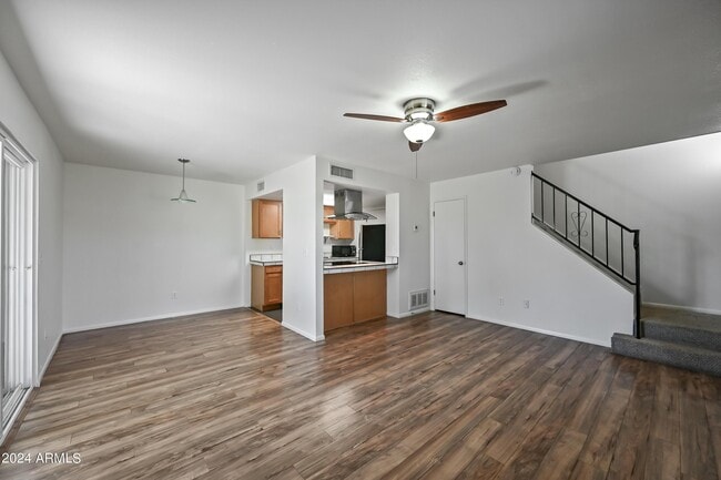 Building Photo - 729 E Cochise Dr