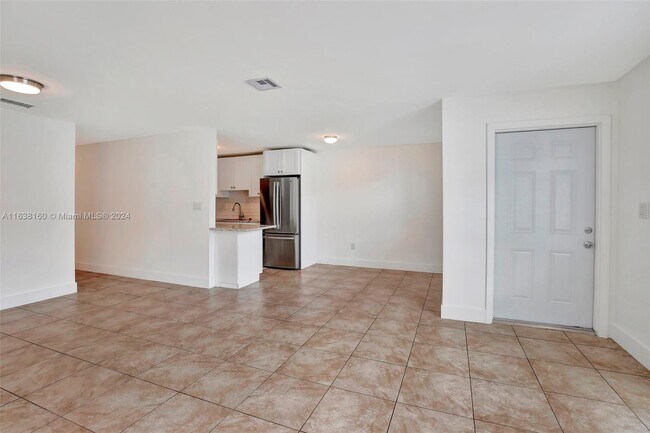 Building Photo - 950 SW 16th St