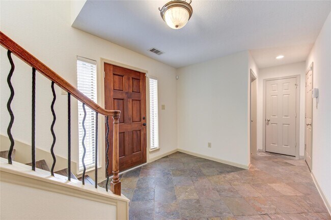 Building Photo - 1622 Hadley St