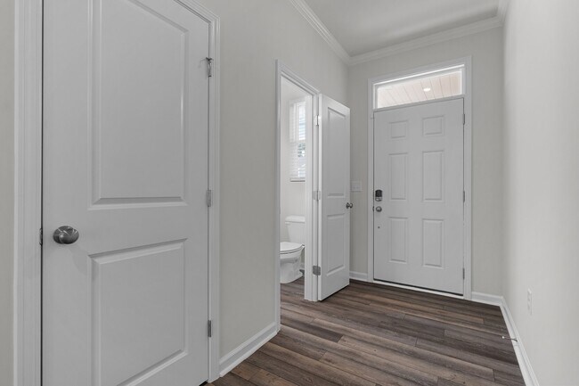 Foto del edificio - 5715 Woodlawn Dr