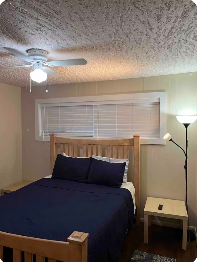 Foto del edificio - 1070 E 21st St